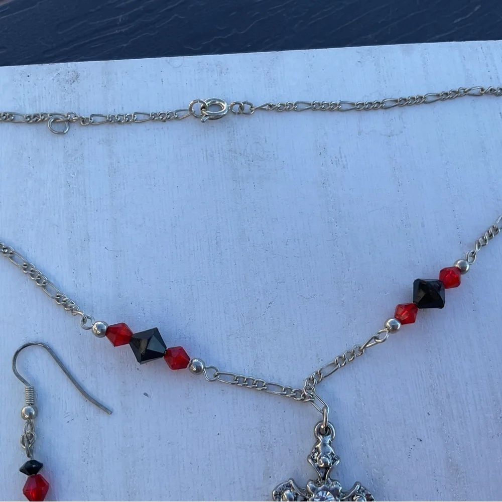 Necklace Earrings Set silvertone red black beads Cross link chain dangle earring